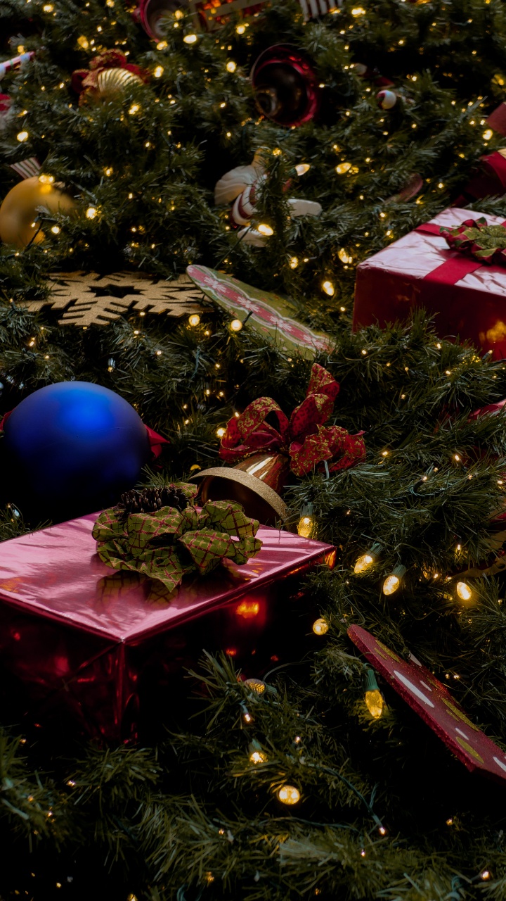 Le Jour De Noël, Arbre de Noël, Ornement de Noël, Décoration de Noël, Spruce. Wallpaper in 720x1280 Resolution