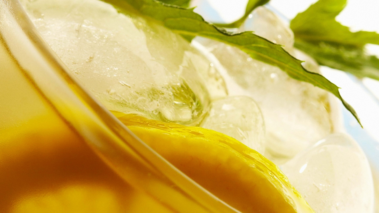 Liquide Jaune Dans un Verre à Boire Transparent. Wallpaper in 1280x720 Resolution