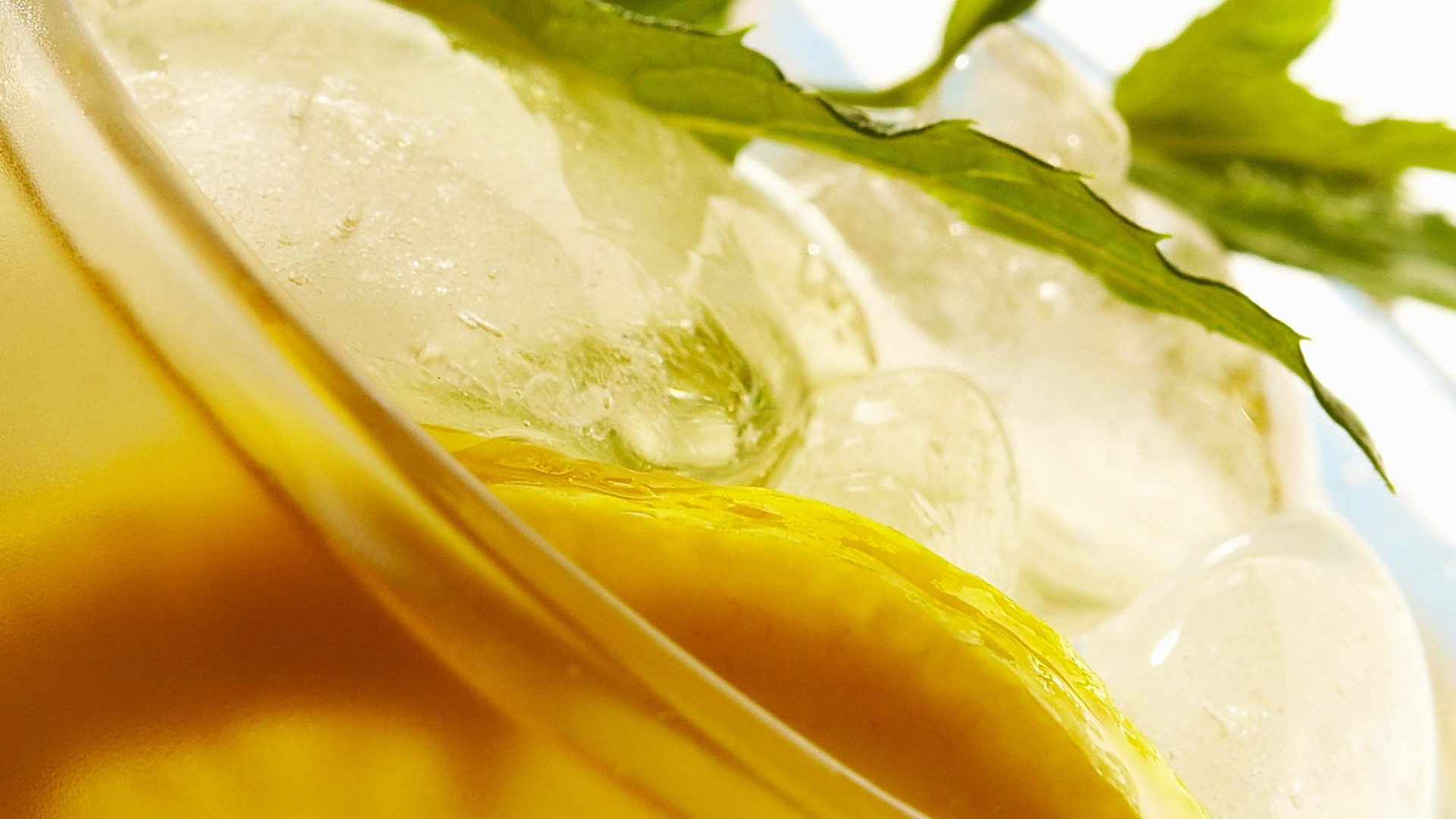 Liquide Jaune Dans un Verre à Boire Transparent. Wallpaper in 1920x1080 Resolution