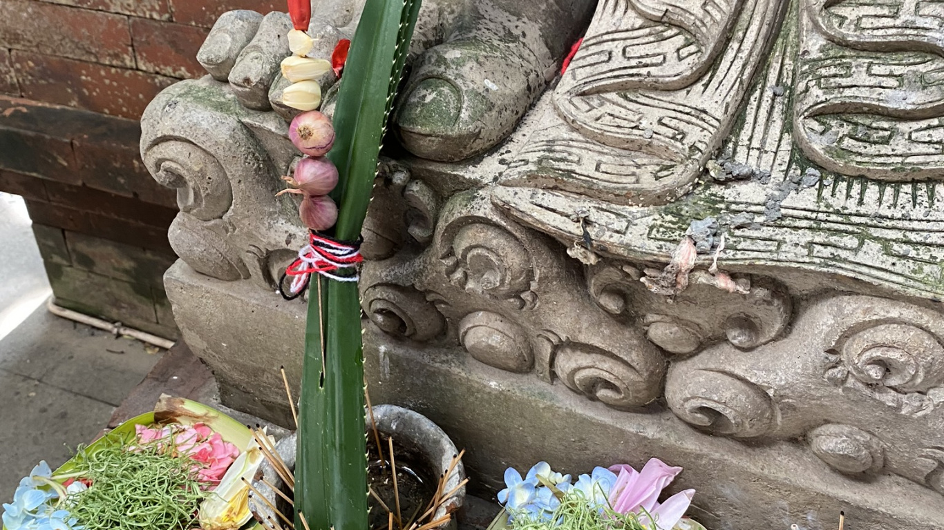 Bali, Maceta, Arte, Arreglos Florales, Incienso. Wallpaper in 1366x768 Resolution