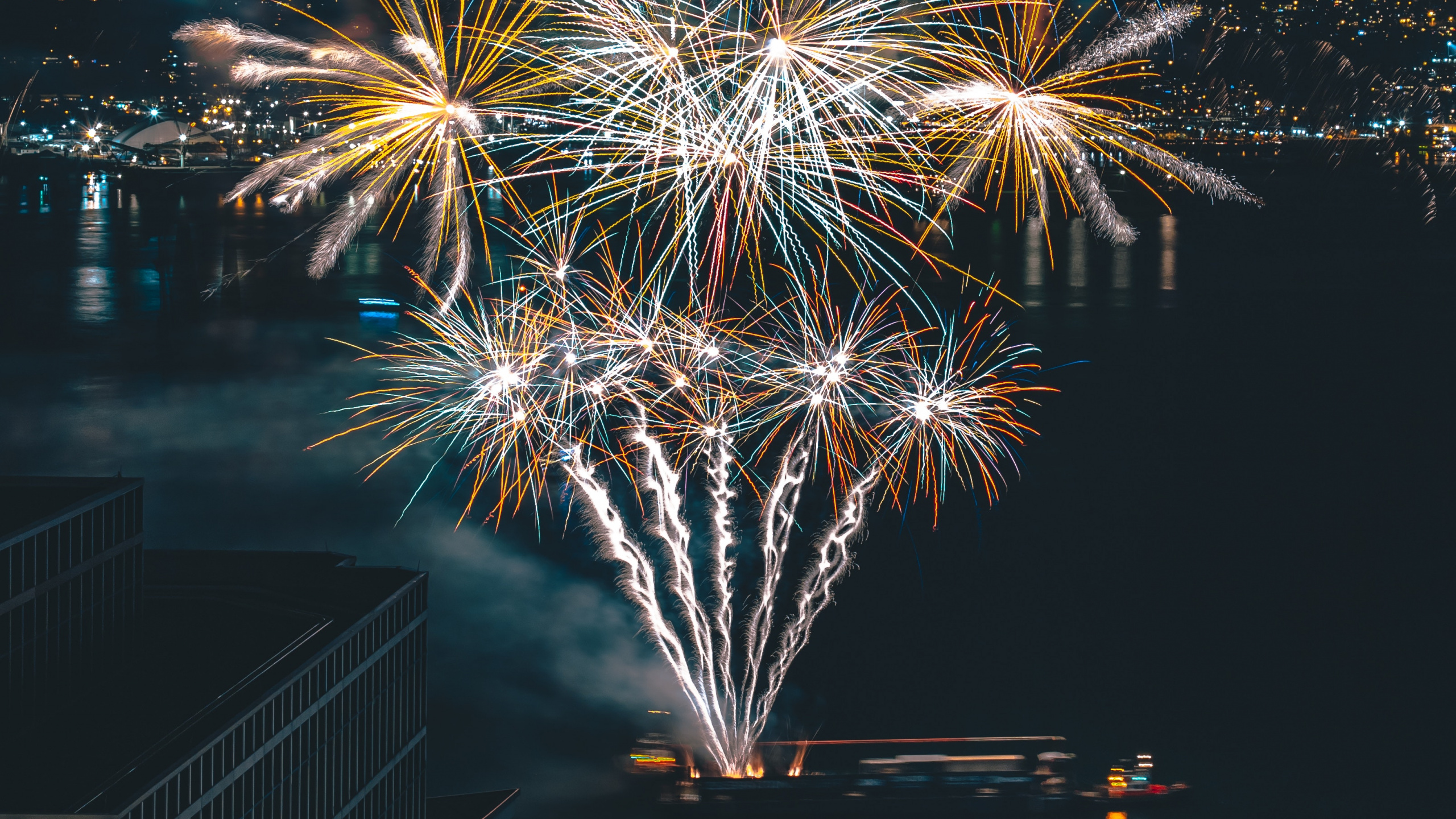 Fireworks, New Years Day, Night, Midnight, Darkness. Wallpaper in 2560x1440 Resolution