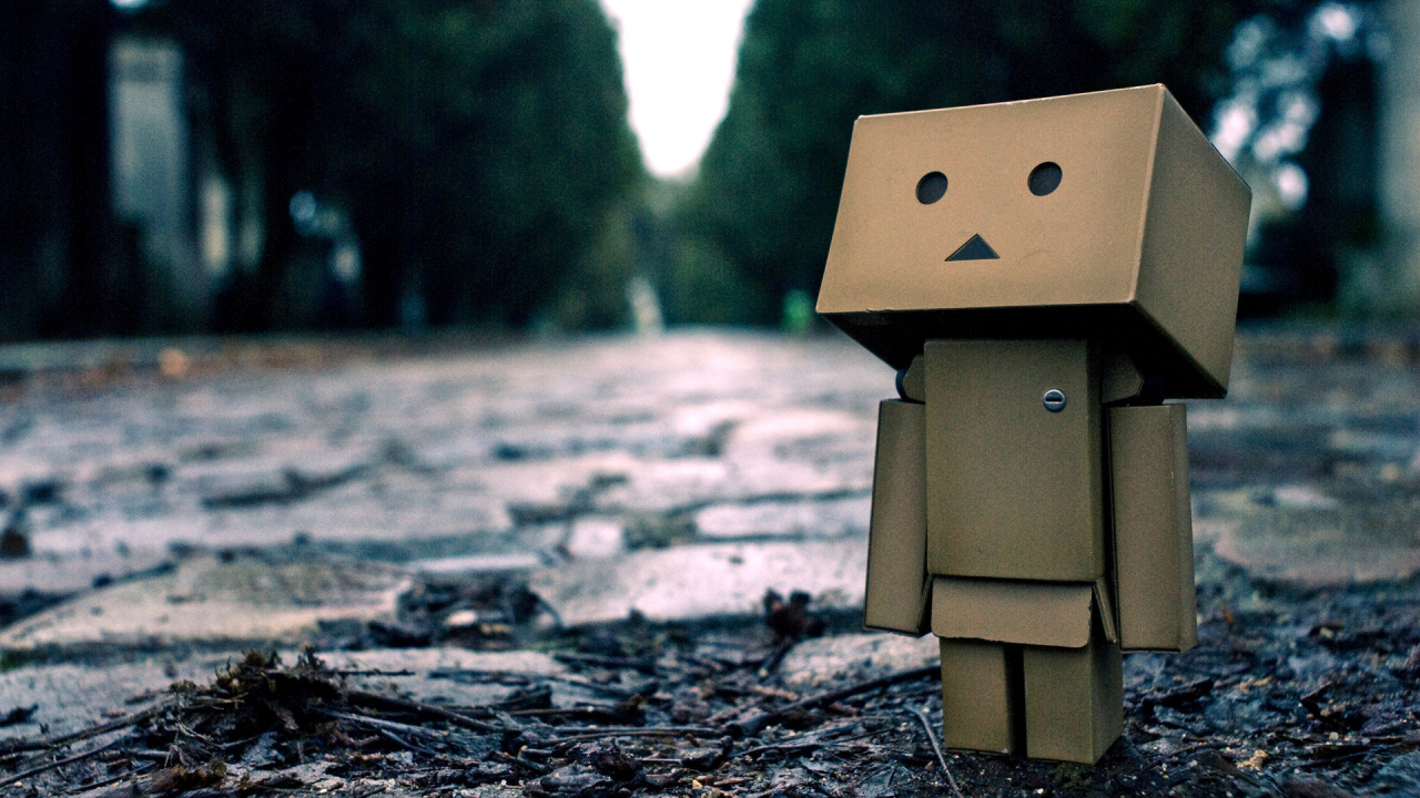 Brown Cardboard Box on Ground. Wallpaper in 1280x720 Resolution