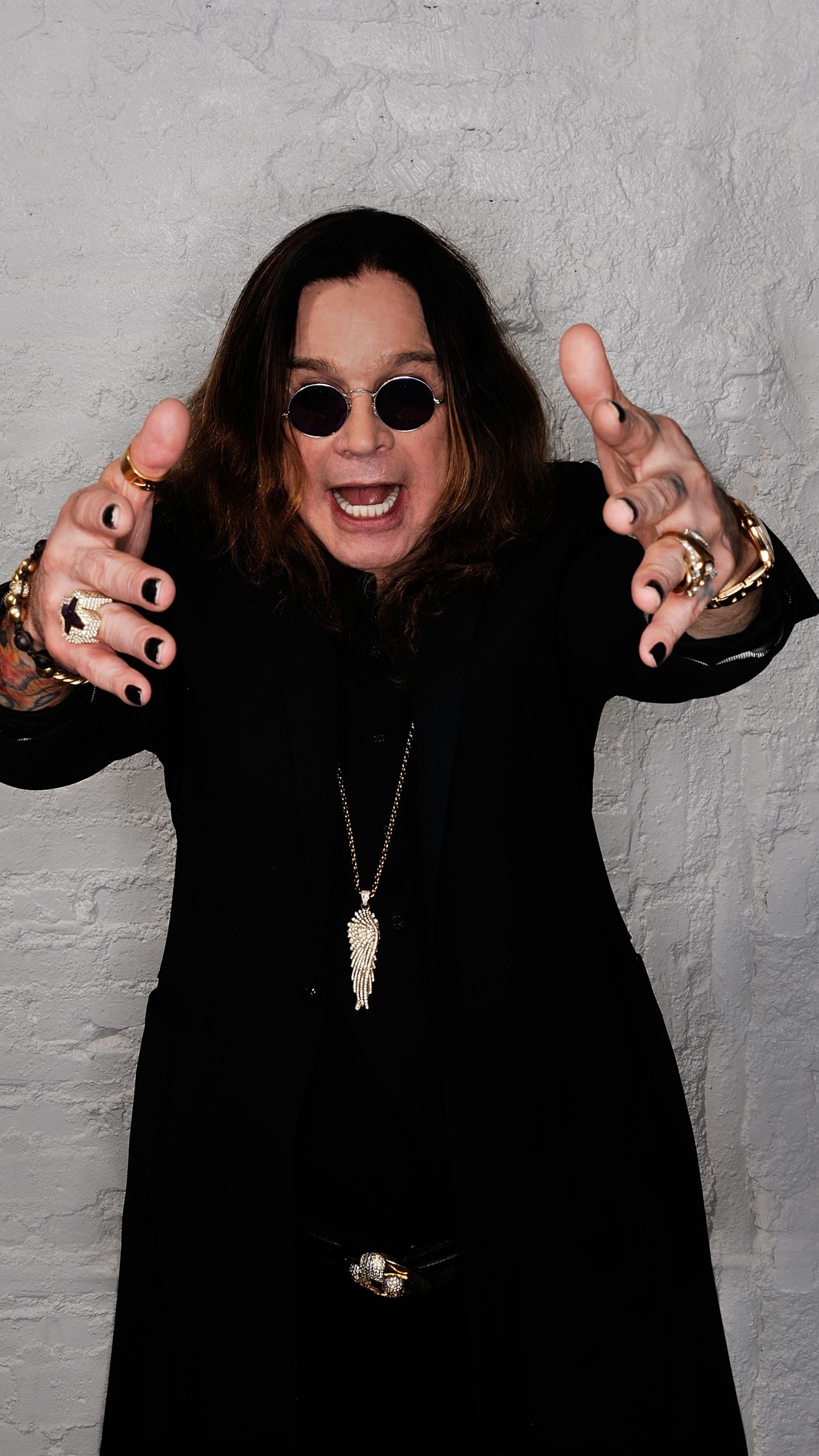 Sourire, Acteur, Peintre, Bras, Ozzy Osbourne. Wallpaper in 1440x2560 Resolution