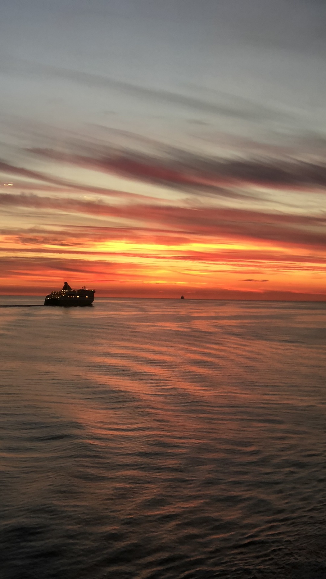 Horizon, Water, Sunset, Body of Water, Sun. Wallpaper in 1080x1920 Resolution