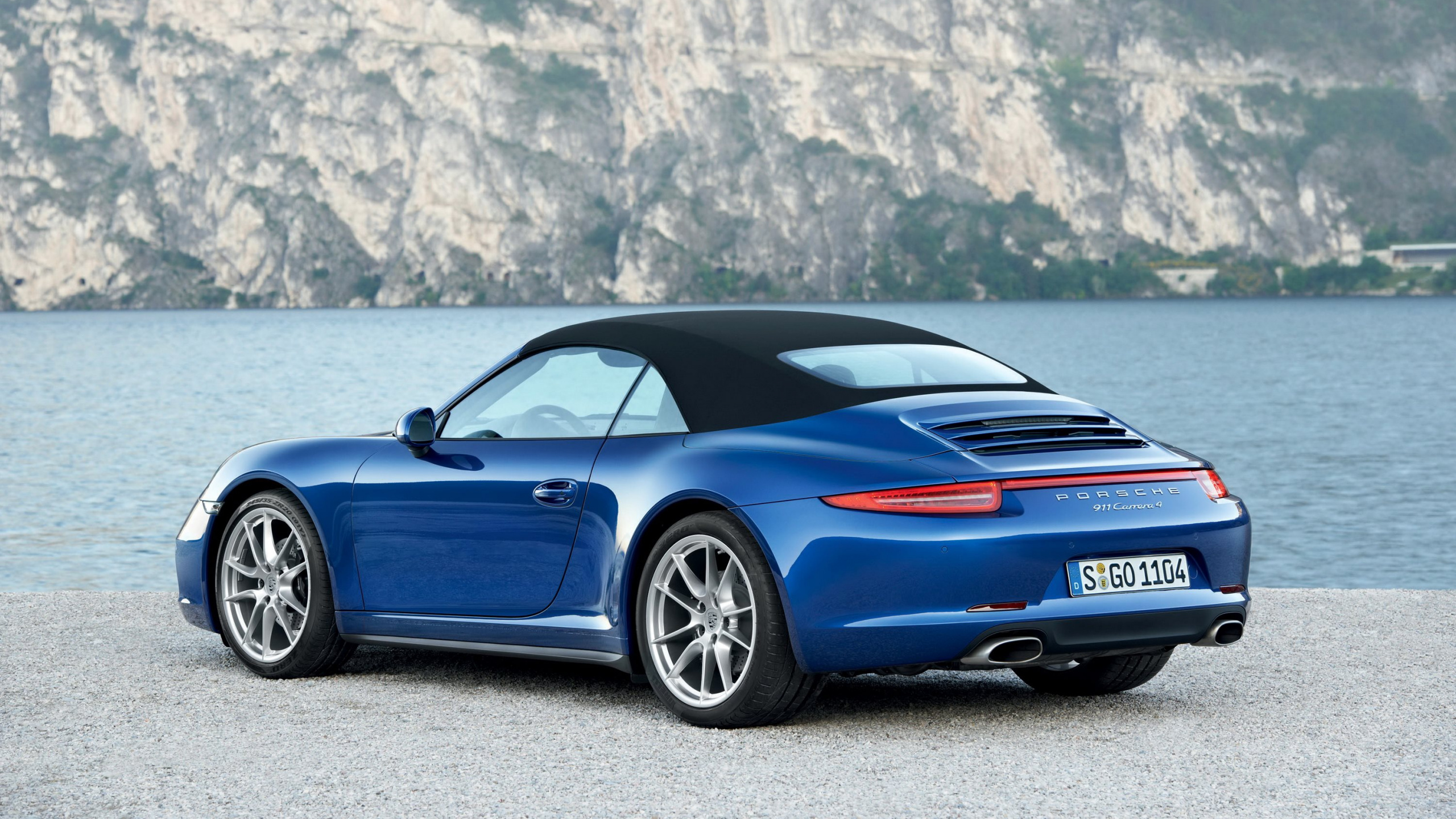 Porsche 911 Bleue à Terre Pendant la Journée. Wallpaper in 2560x1440 Resolution