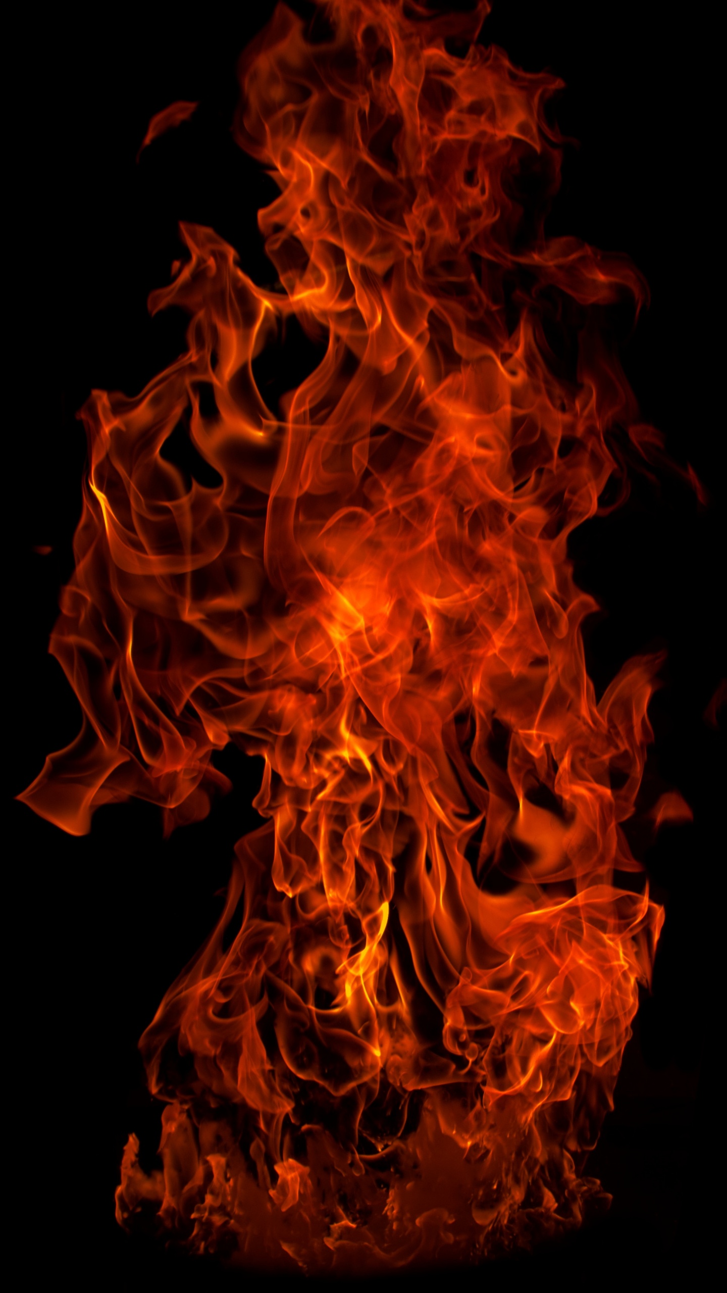 Fuego Naranja en Fondo Negro. Wallpaper in 1440x2560 Resolution