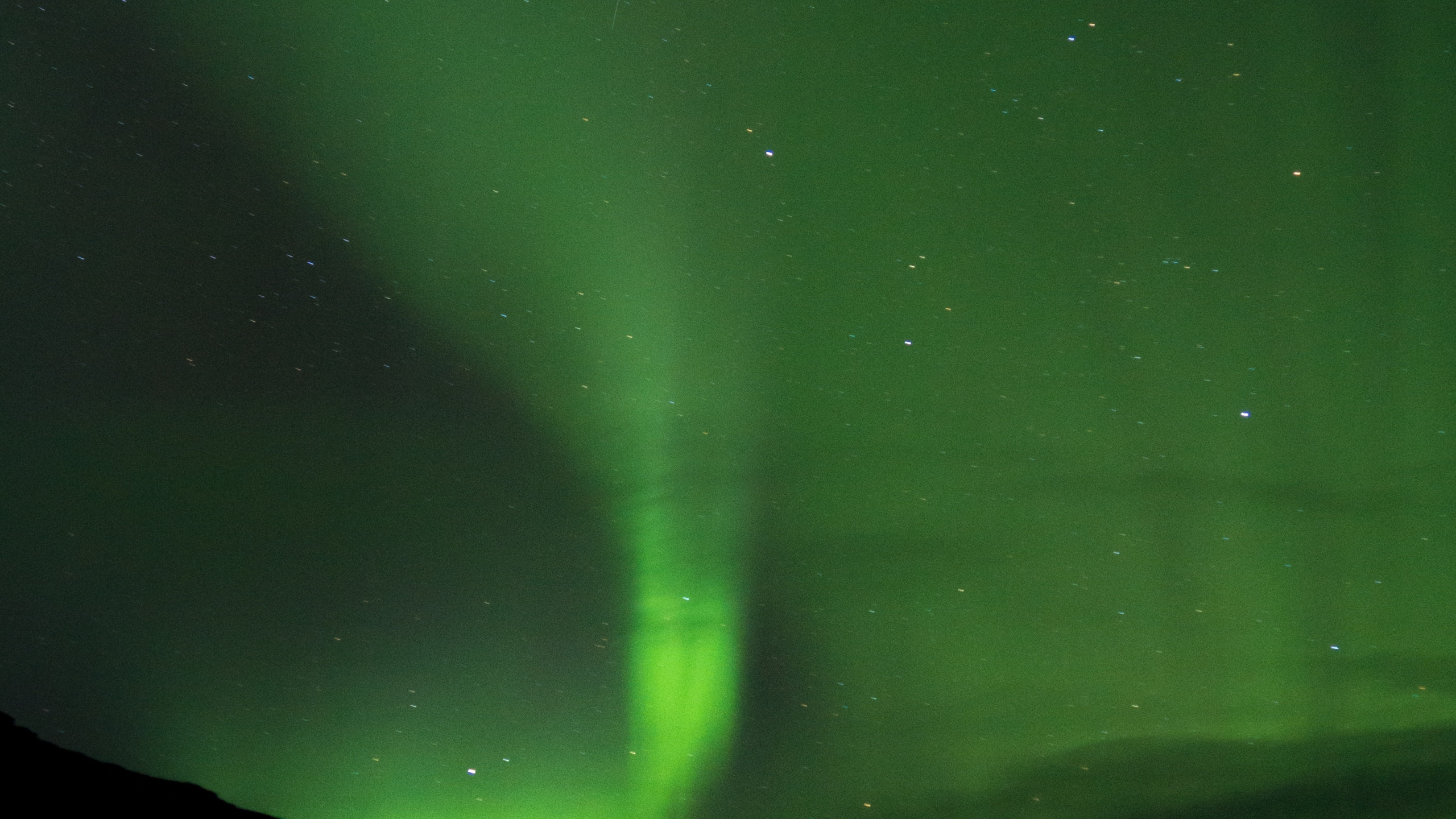 Green Sky With Stars During Night Time. Wallpaper in 2560x1440 Resolution