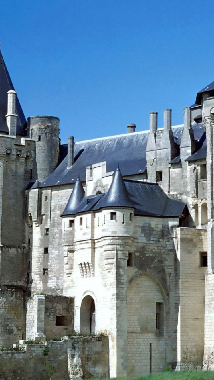 Grey Concrete Castle Under Blue Sky During Daytime. Wallpaper in 750x1334 Resolution