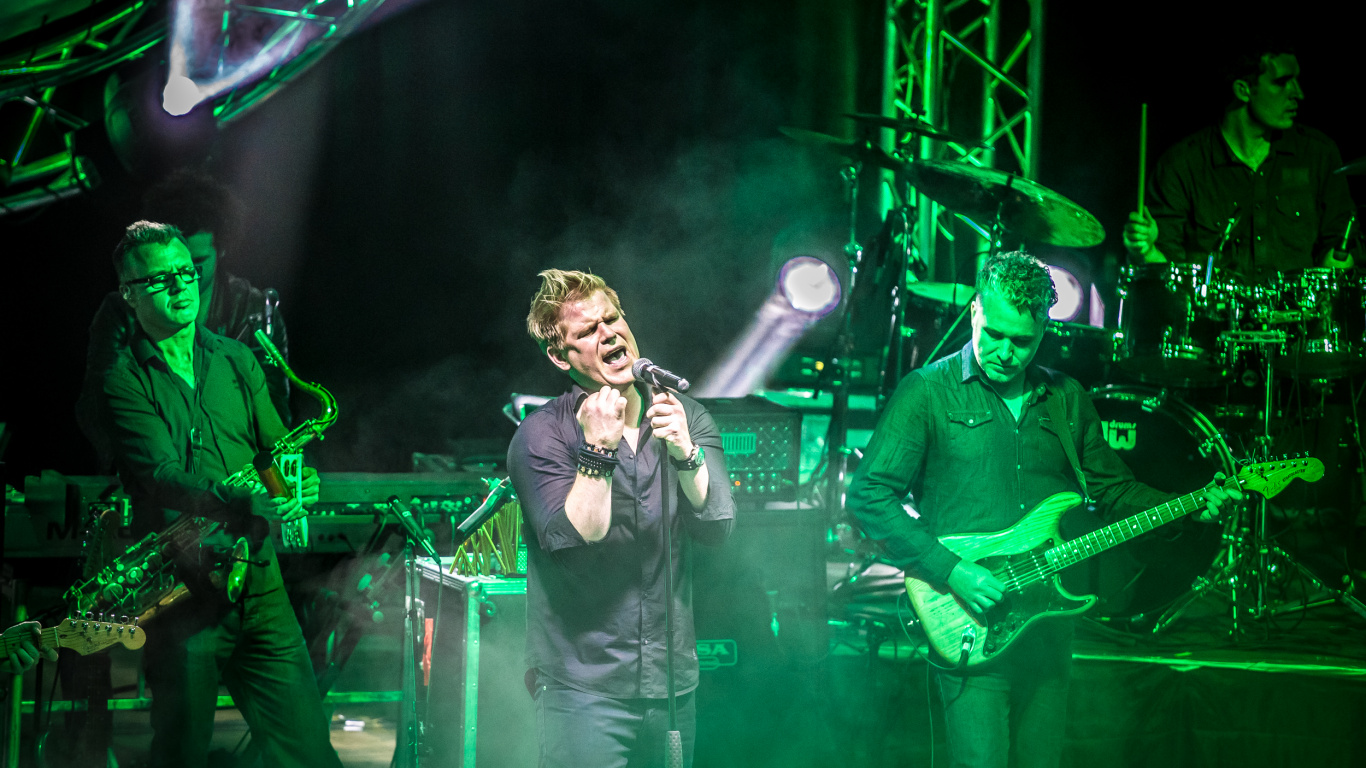 Concert de Rock, Concert, Performance, Green, Divertissement. Wallpaper in 1366x768 Resolution