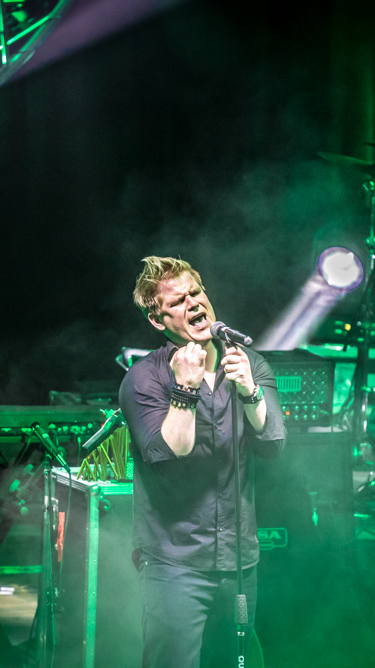 Concert de Rock, Concert, Performance, Green, Divertissement. Wallpaper in 750x1334 Resolution