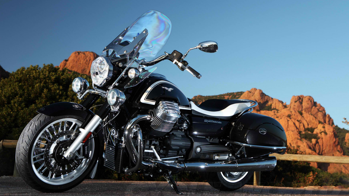 Schwarz-silbernes Cruiser-Motorrad. Wallpaper in 1366x768 Resolution