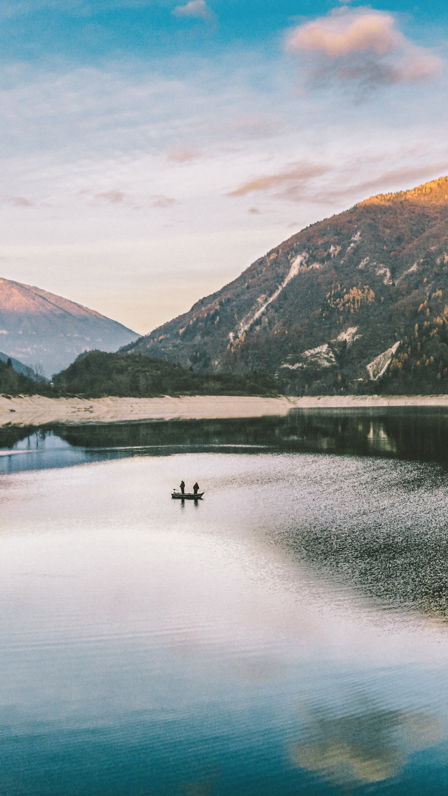 Lake in The Middle of Green Mountains During Daytime. Wallpaper in 1440x2560 Resolution