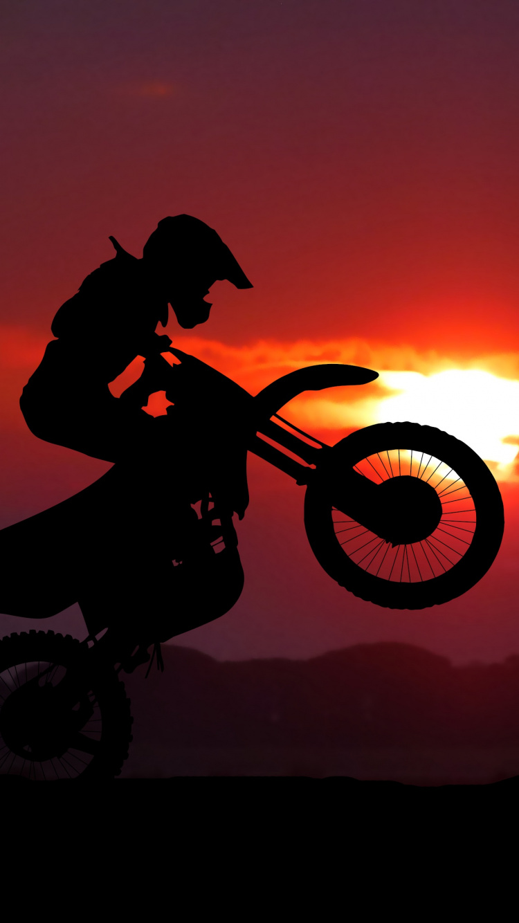 Silhouette of Man Riding Motocross Dirt Bike Pendant le Coucher du Soleil. Wallpaper in 750x1334 Resolution