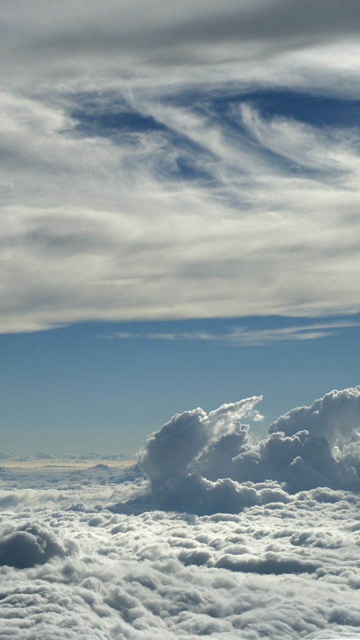 Nubes Blancas Bajo el Cielo Azul Durante el Día. Wallpaper in 720x1280 Resolution