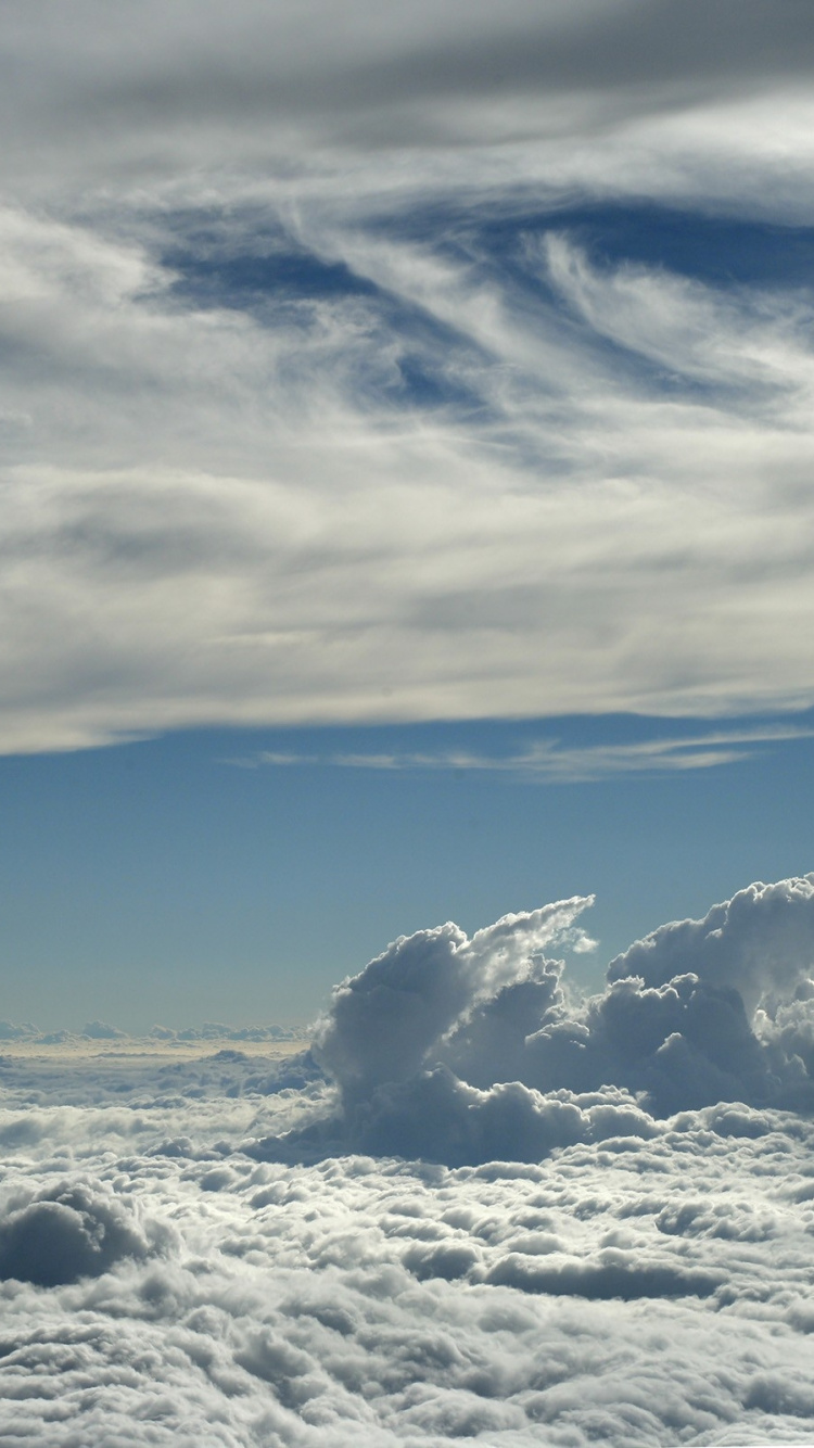 Nubes Blancas Bajo el Cielo Azul Durante el Día. Wallpaper in 750x1334 Resolution