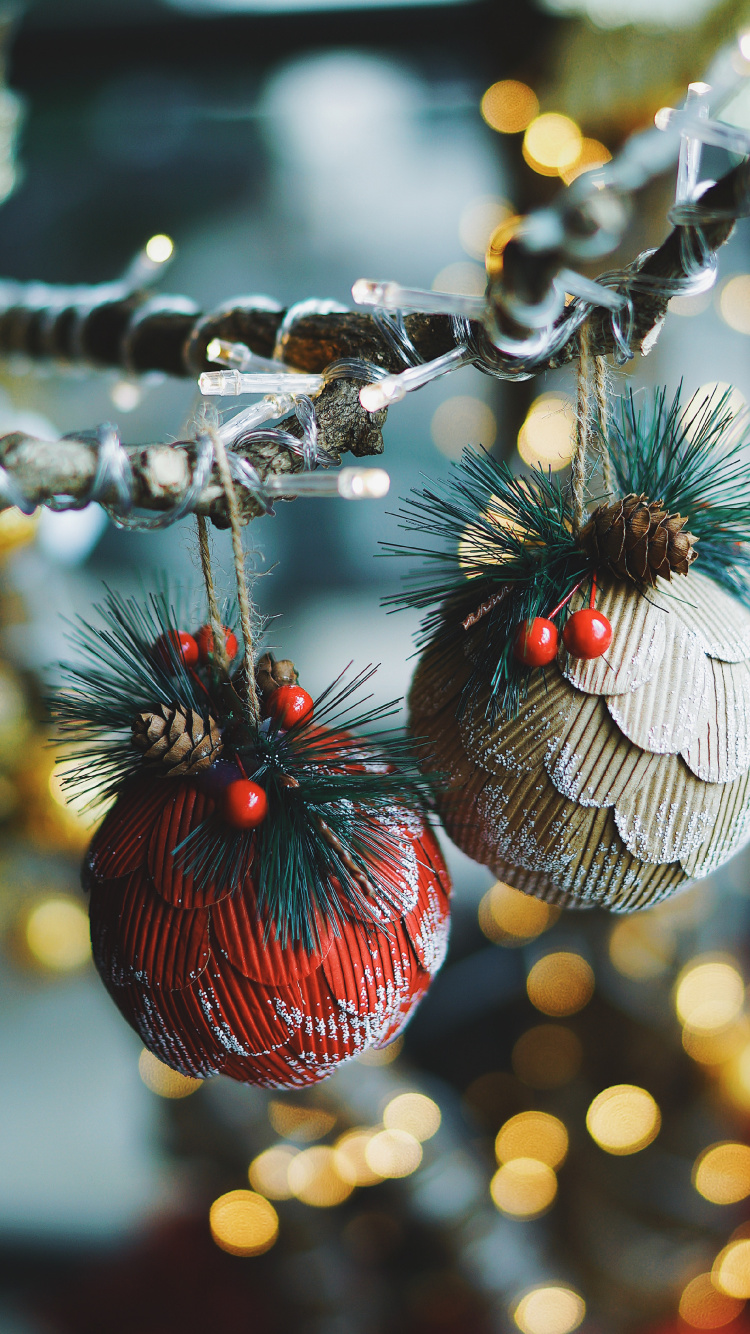 Neujahr, Weihnachten, Christmas Ornament, Baum, Verzierung. Wallpaper in 750x1334 Resolution