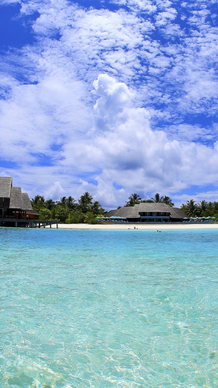 White and Brown Building Near Body of Water Under Blue and White Cloudy Sky During Daytime. Wallpaper in 720x1280 Resolution