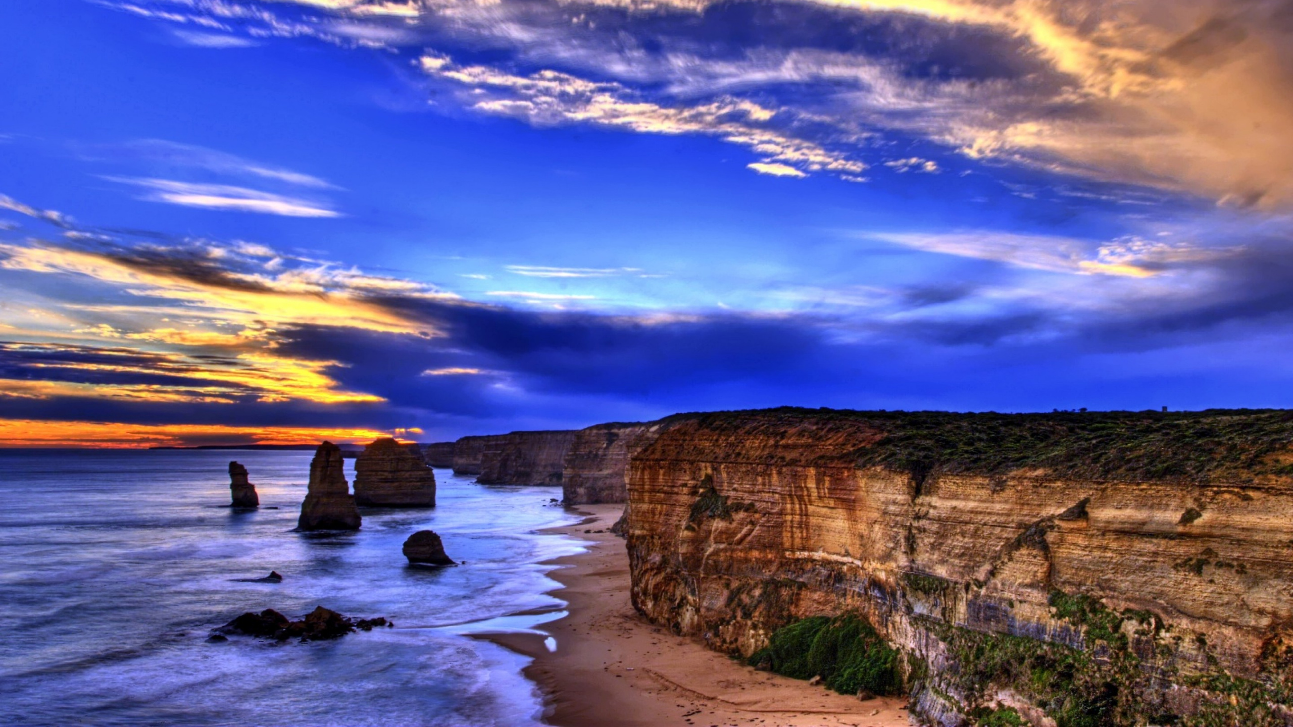 Brown Rock Formation on Sea Under Blue Sky During Daytime. Wallpaper in 2560x1440 Resolution