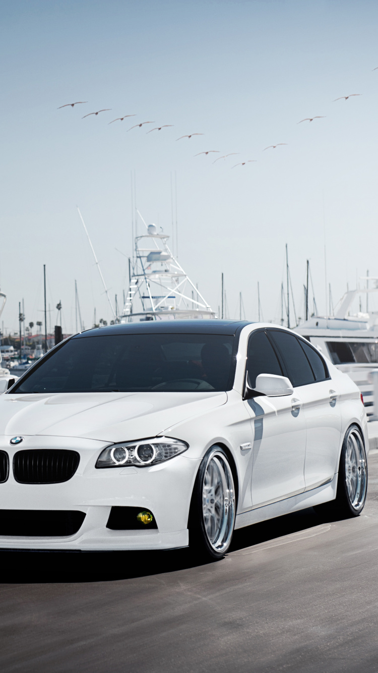 Bmw m 3 Blanc Sur Route Pendant la Journée. Wallpaper in 750x1334 Resolution