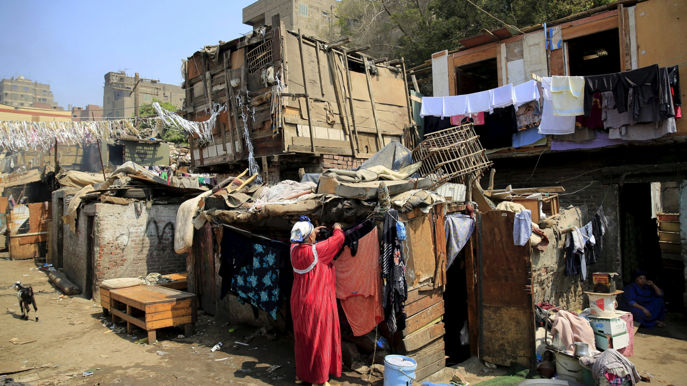 Mujer en Vestido Rojo de Pie Cerca de Cajas de Cartón Marrón Durante el Día. Wallpaper in 1366x768 Resolution