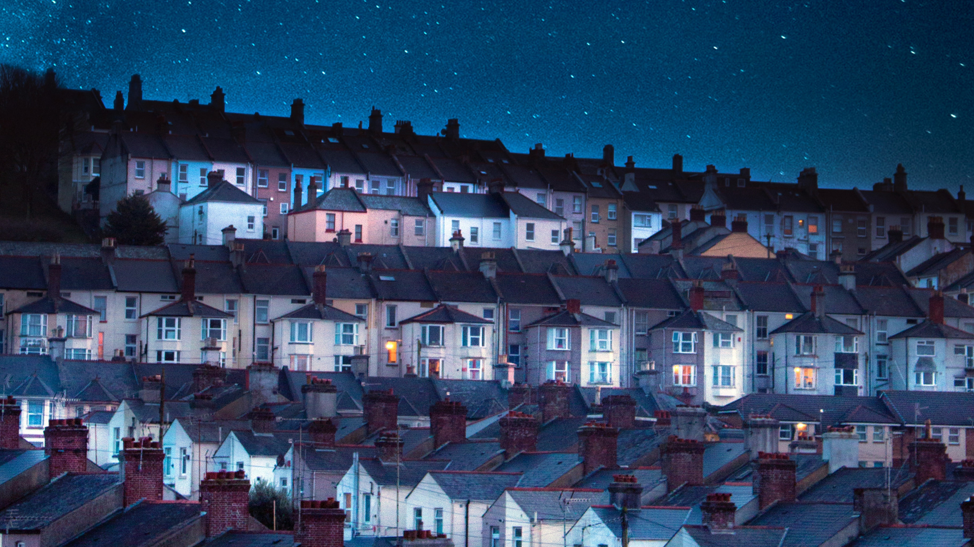 Casas de Hormigón Blanco y Marrón Bajo un Cielo Azul Durante la Noche. Wallpaper in 1920x1080 Resolution