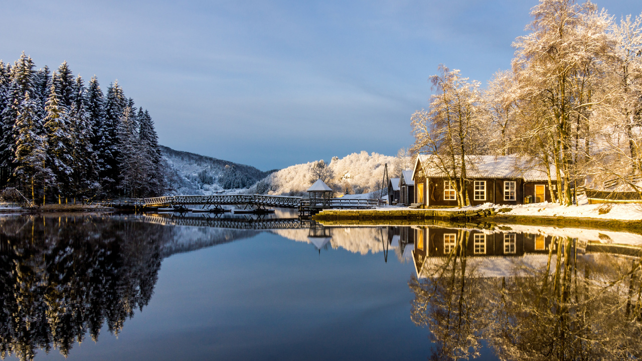 Brown Wooden House on Lake Near Trees and Mountains During Daytime. Wallpaper in 1280x720 Resolution