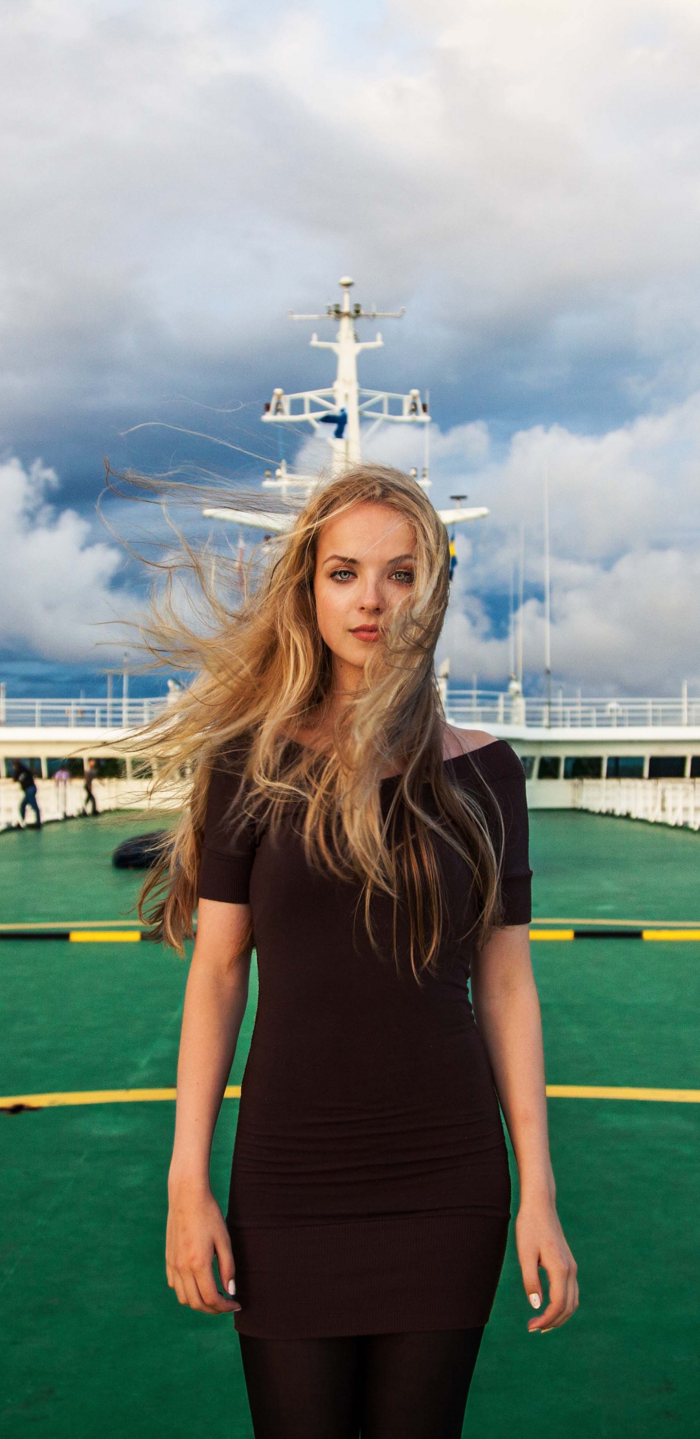 Roumanie, Portrait, Blue, Blond, Vacances. Wallpaper in 1440x2960 Resolution