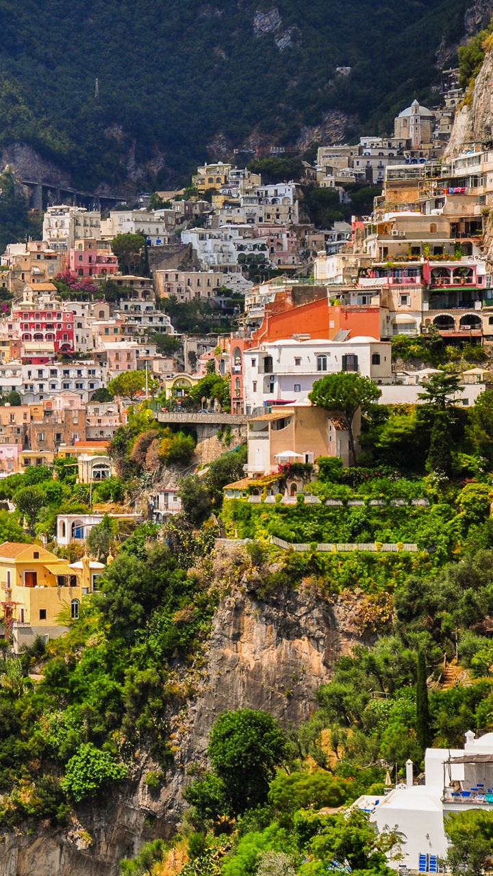 Luftaufnahme Der Stadt in Der Nähe Von Gewässern Tagsüber. Wallpaper in 720x1280 Resolution