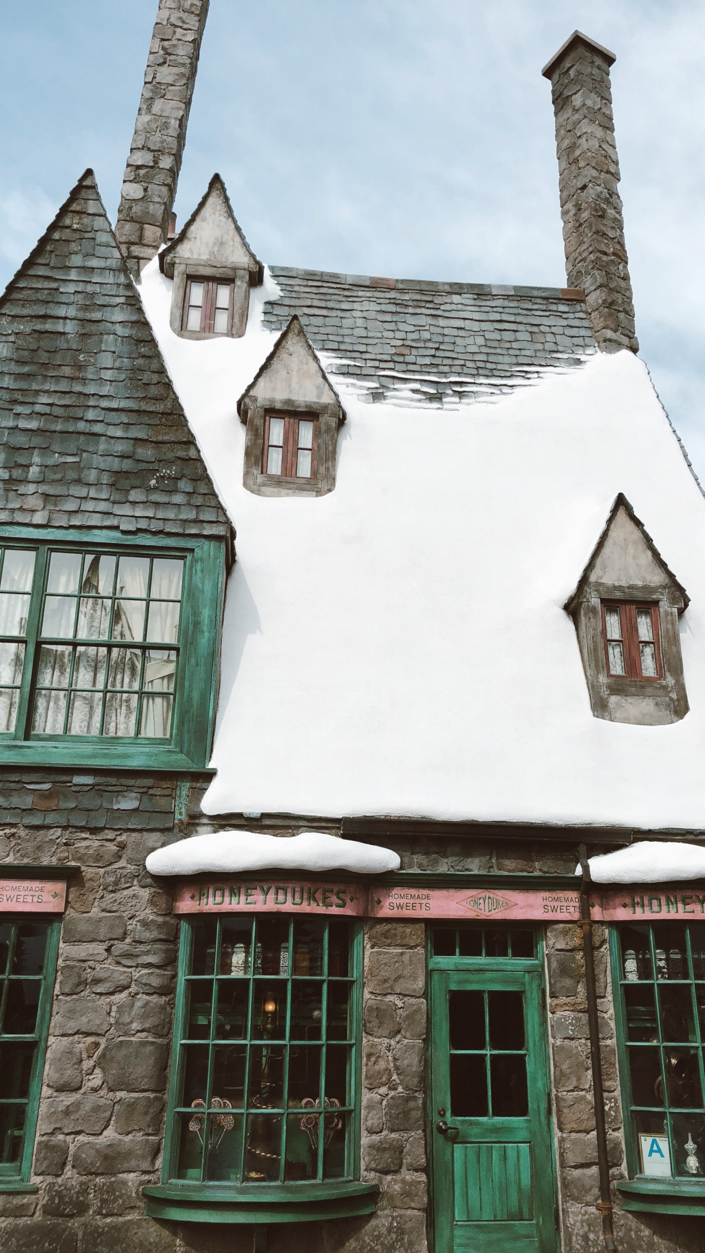 Fenêtre, Propriété, Toit, Maison, Cottage. Wallpaper in 1440x2560 Resolution