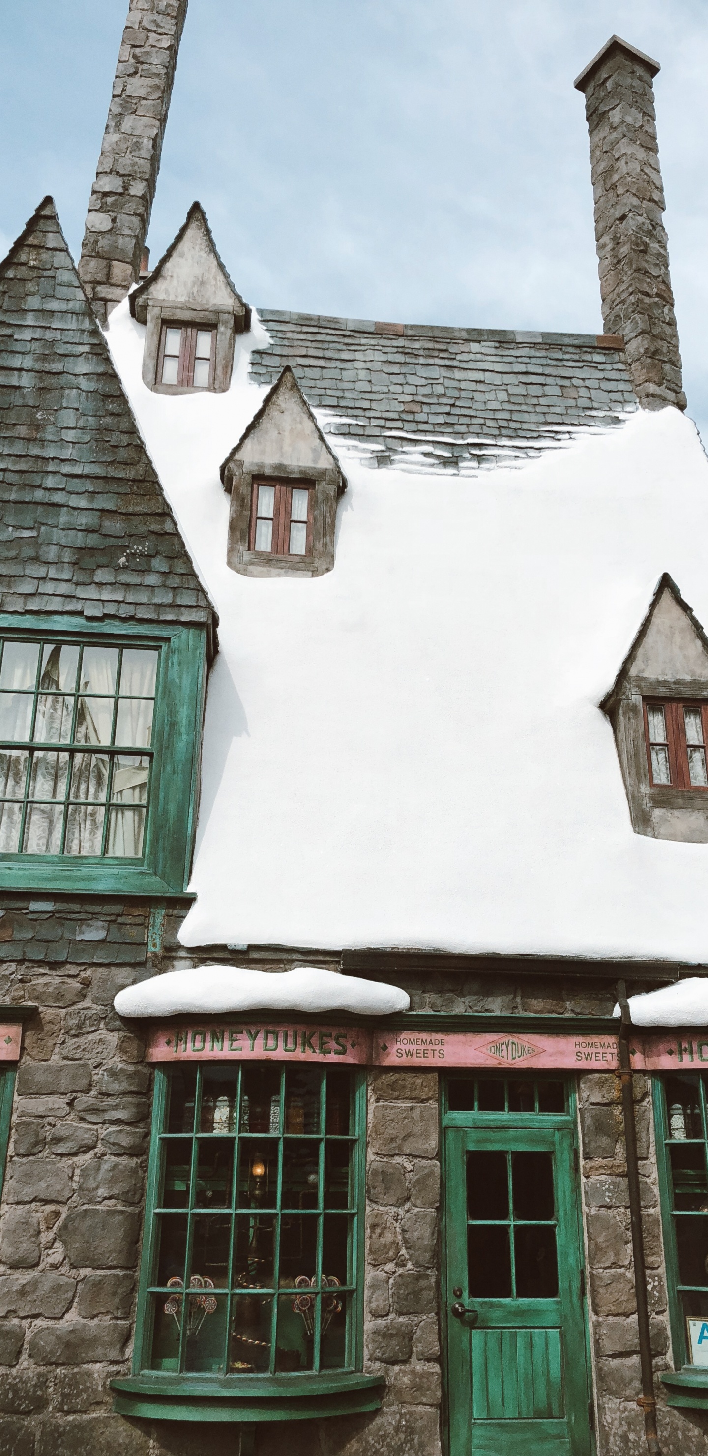 Fenêtre, Propriété, Toit, Maison, Cottage. Wallpaper in 1440x2960 Resolution