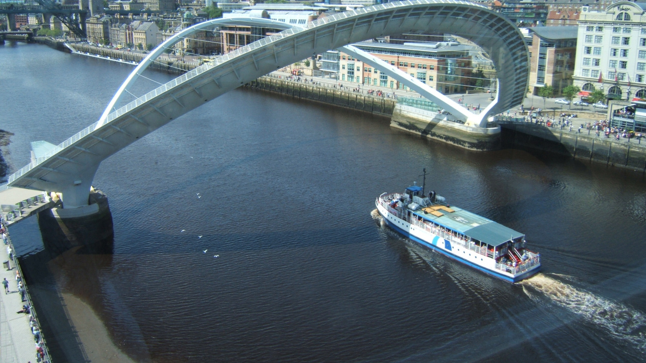 White and Blue Boat on River During Daytime. Wallpaper in 1280x720 Resolution
