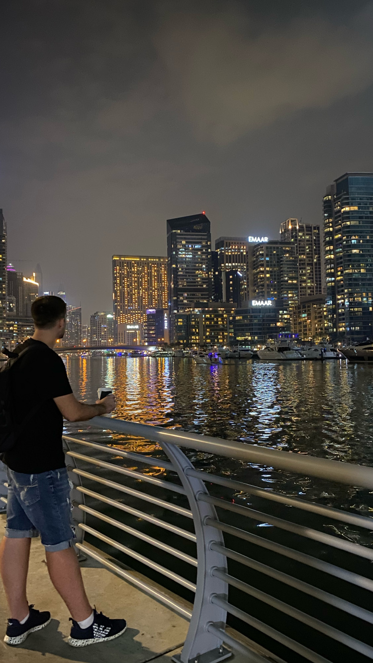 反射, 塔块, 人类的身体, 大都会, 城市 壁纸 750x1334 允许