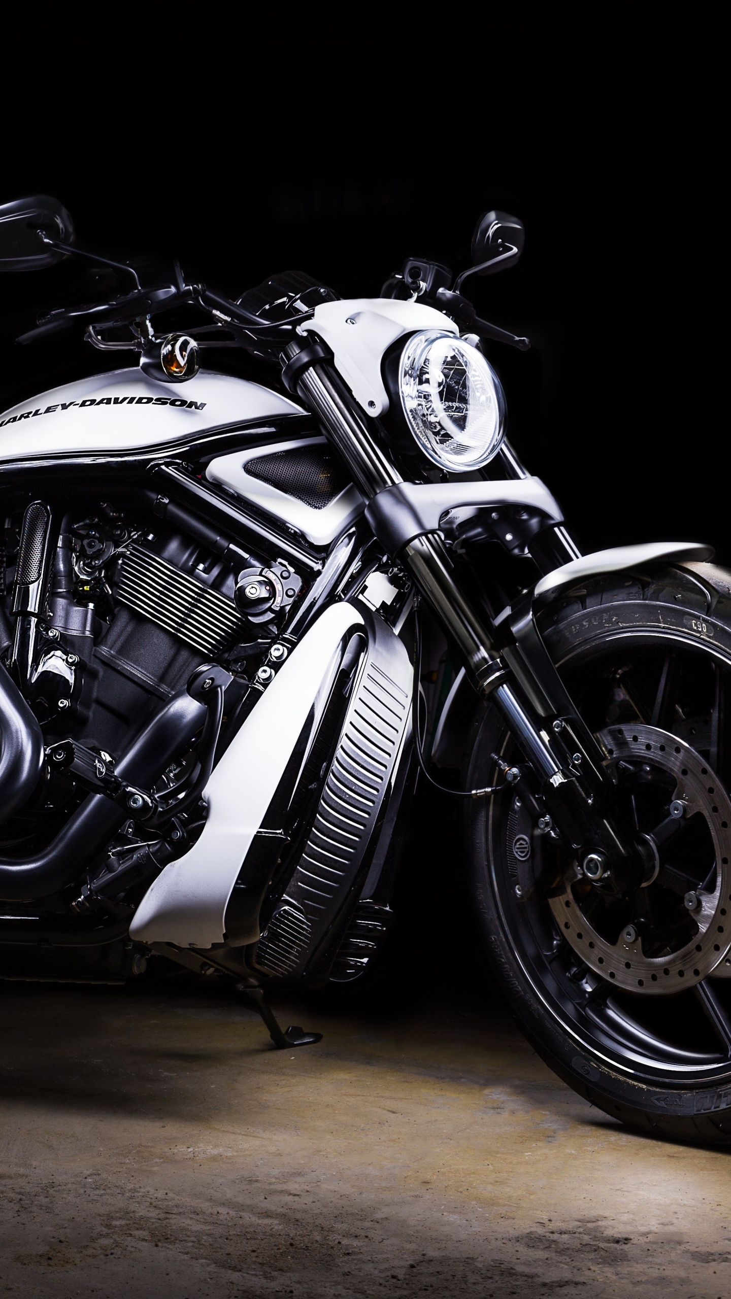 Moto Cruiser Noir et Argent. Wallpaper in 1440x2560 Resolution