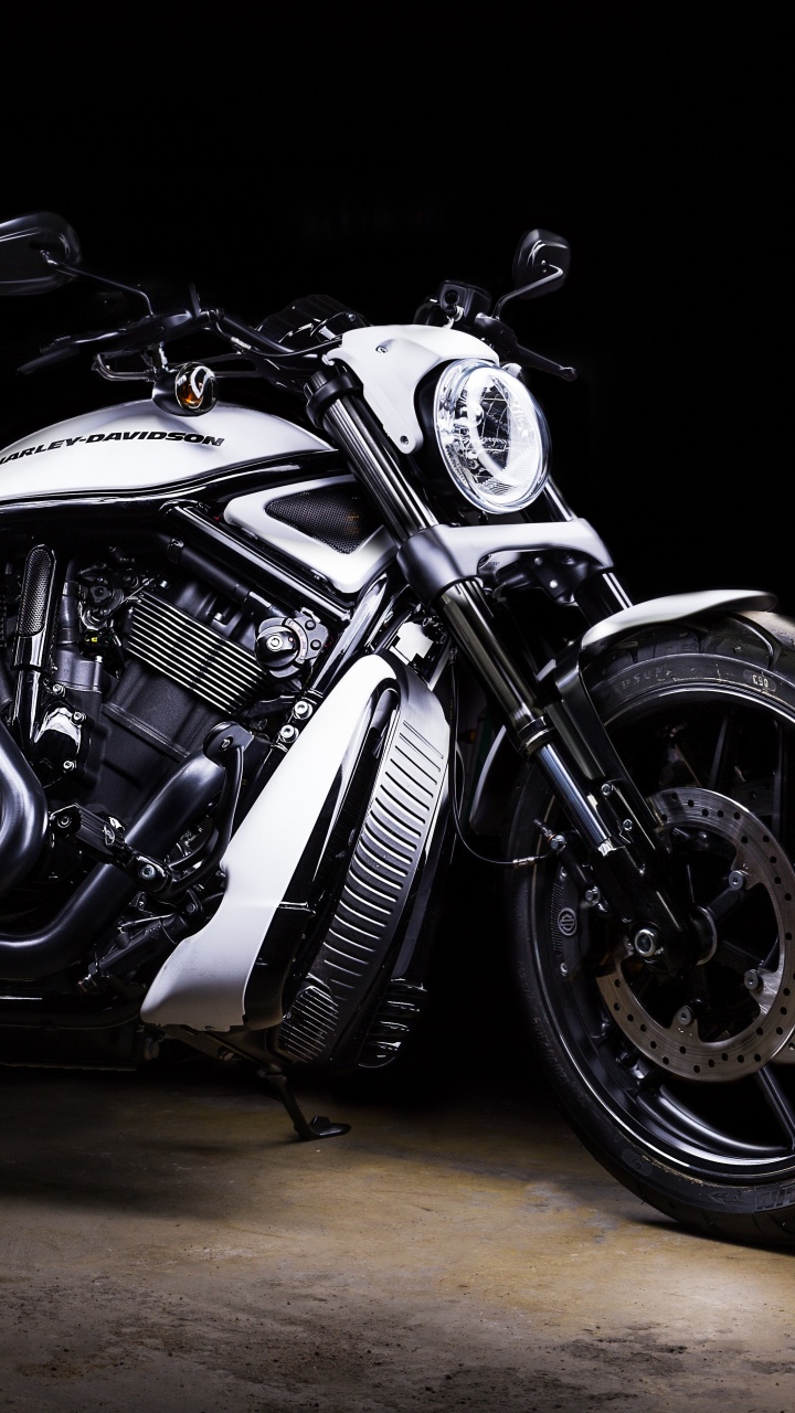 Black and Silver Cruiser Motorcycle. Wallpaper in 720x1280 Resolution