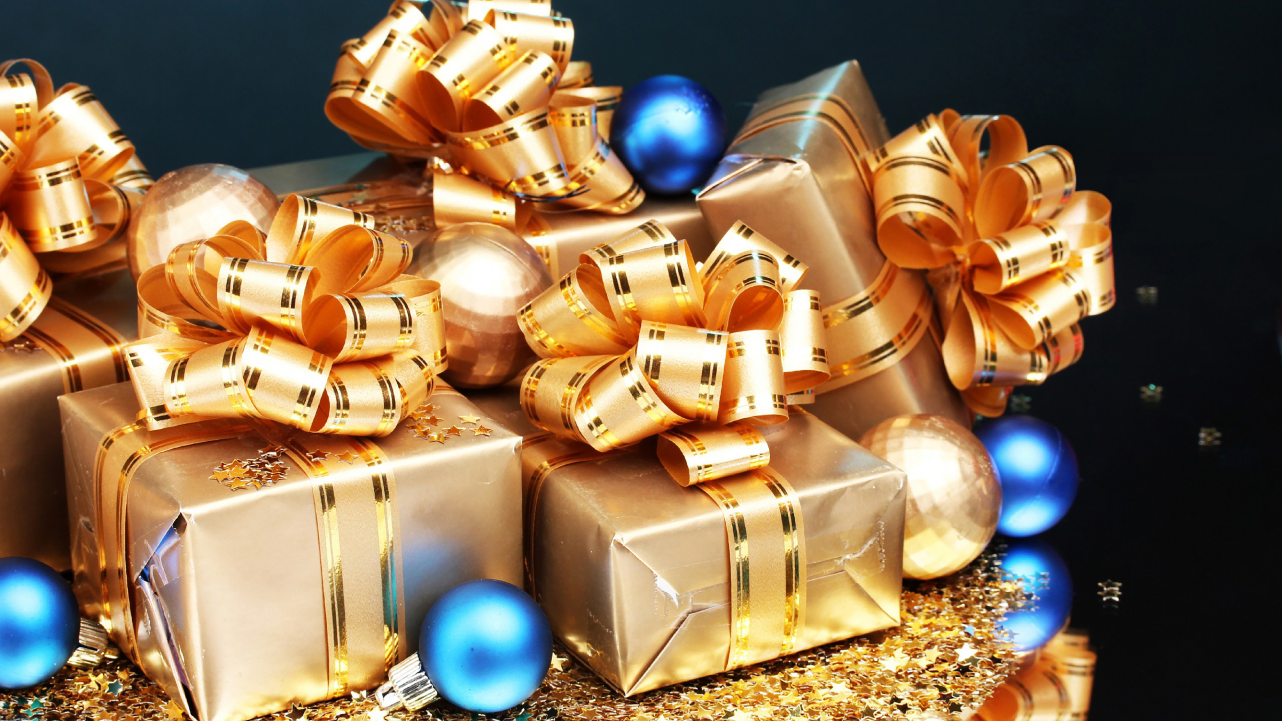 Gold, Metall, Weihnachtsdekoration, Christmas Ornament, Schatz. Wallpaper in 2560x1440 Resolution