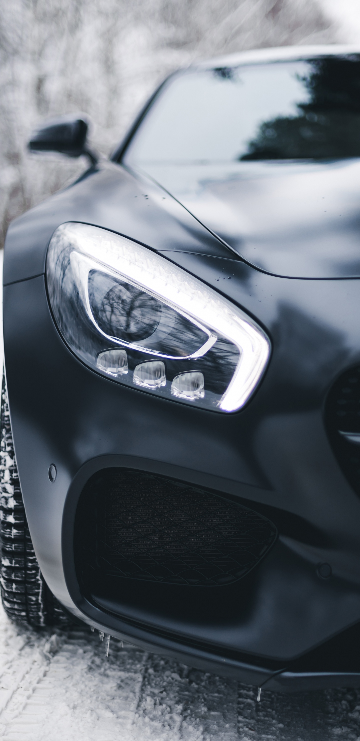 Graustufenfoto Des Autoscheinwerfers. Wallpaper in 1440x2960 Resolution