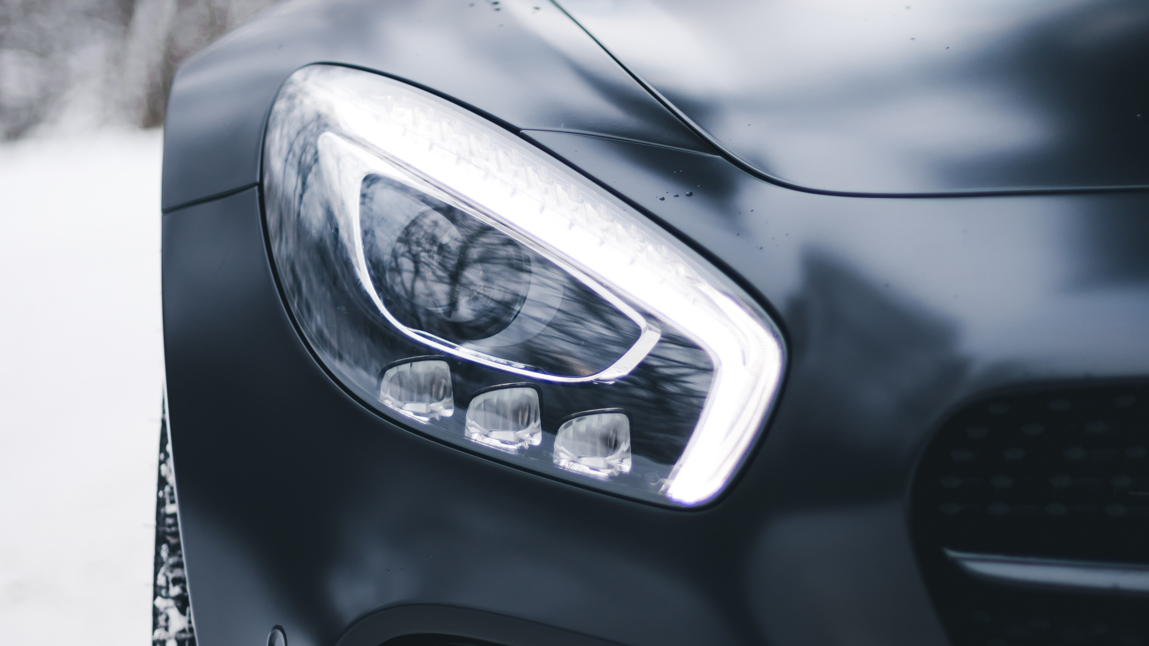 Photo en Niveaux de Gris D'un Phare de Voiture. Wallpaper in 3840x2160 Resolution