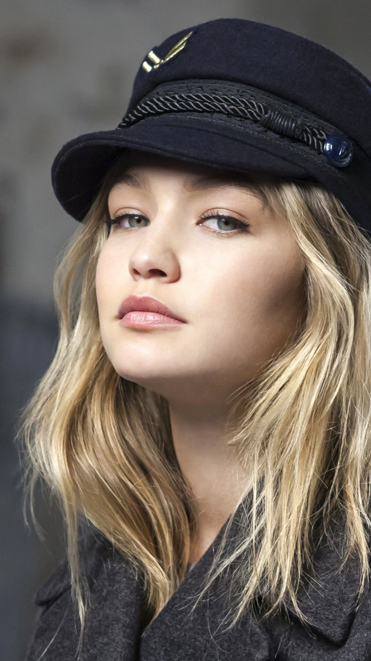Gigi Hadid, la Supermodelo, Cabello, Ceja, Hombro. Wallpaper in 750x1334 Resolution