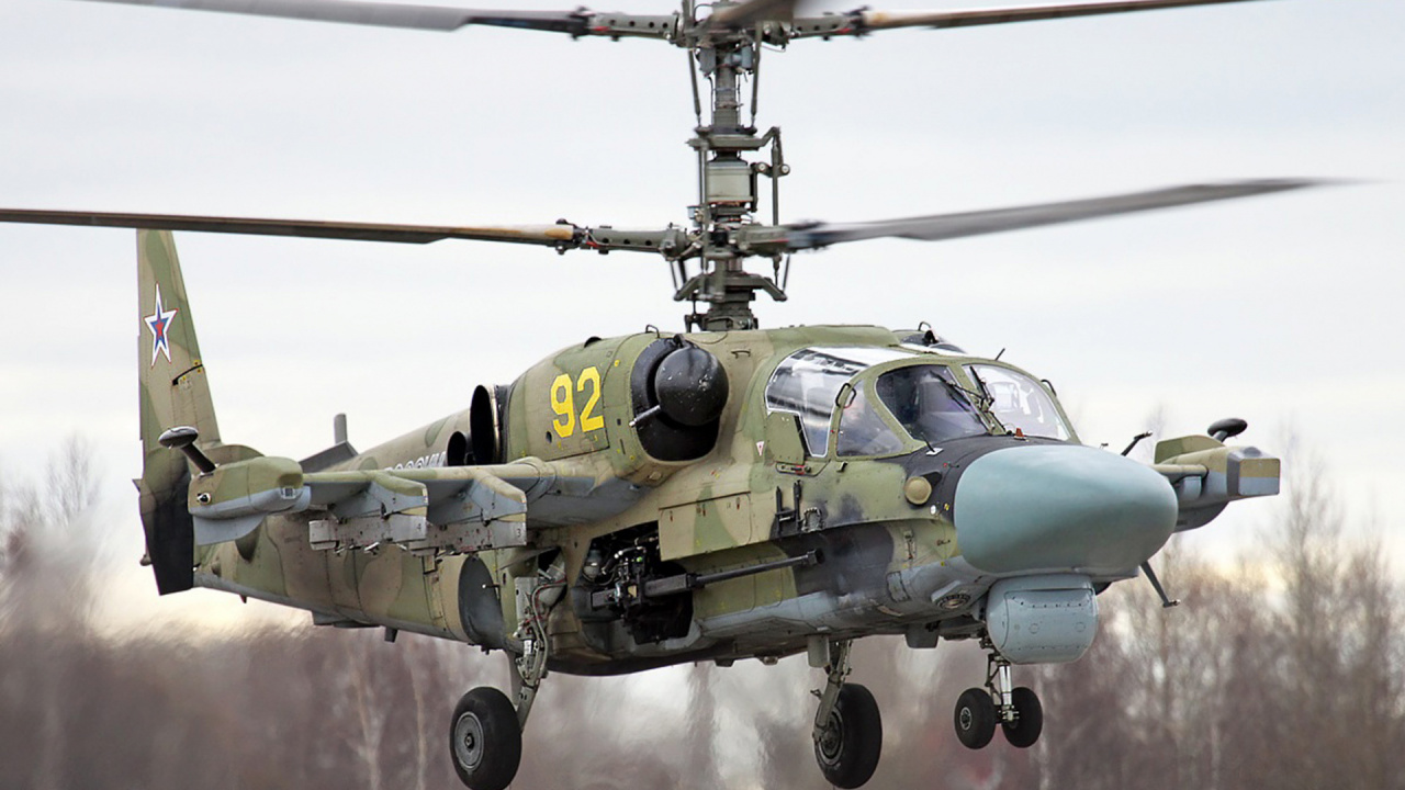 Green and Black Camouflage Military Helicopter. Wallpaper in 1280x720 Resolution