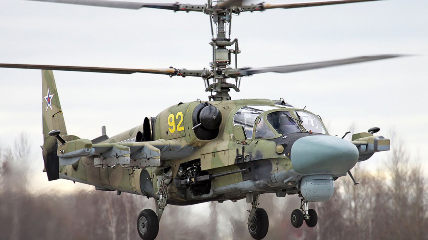 Helicóptero Militar de Camuflaje Verde y Negro. Wallpaper in 1366x768 Resolution