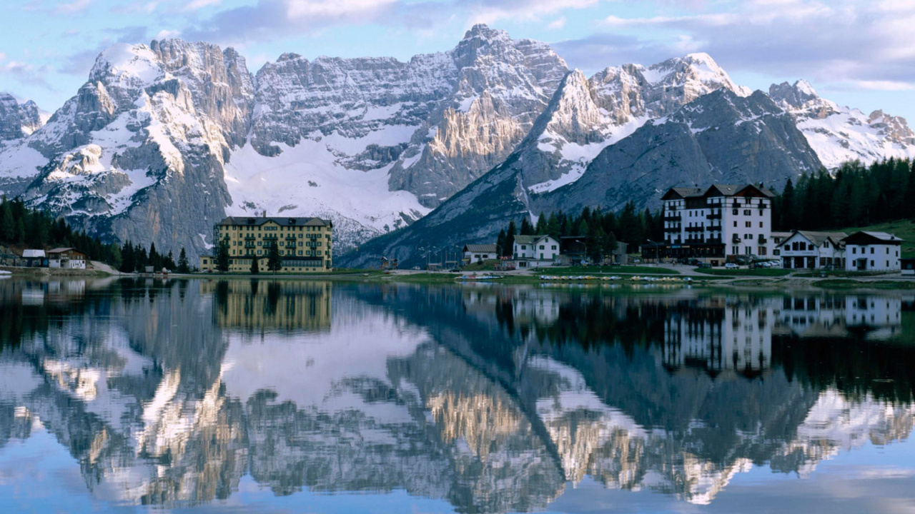 Body of Water Near Mountain During Daytime. Wallpaper in 1280x720 Resolution