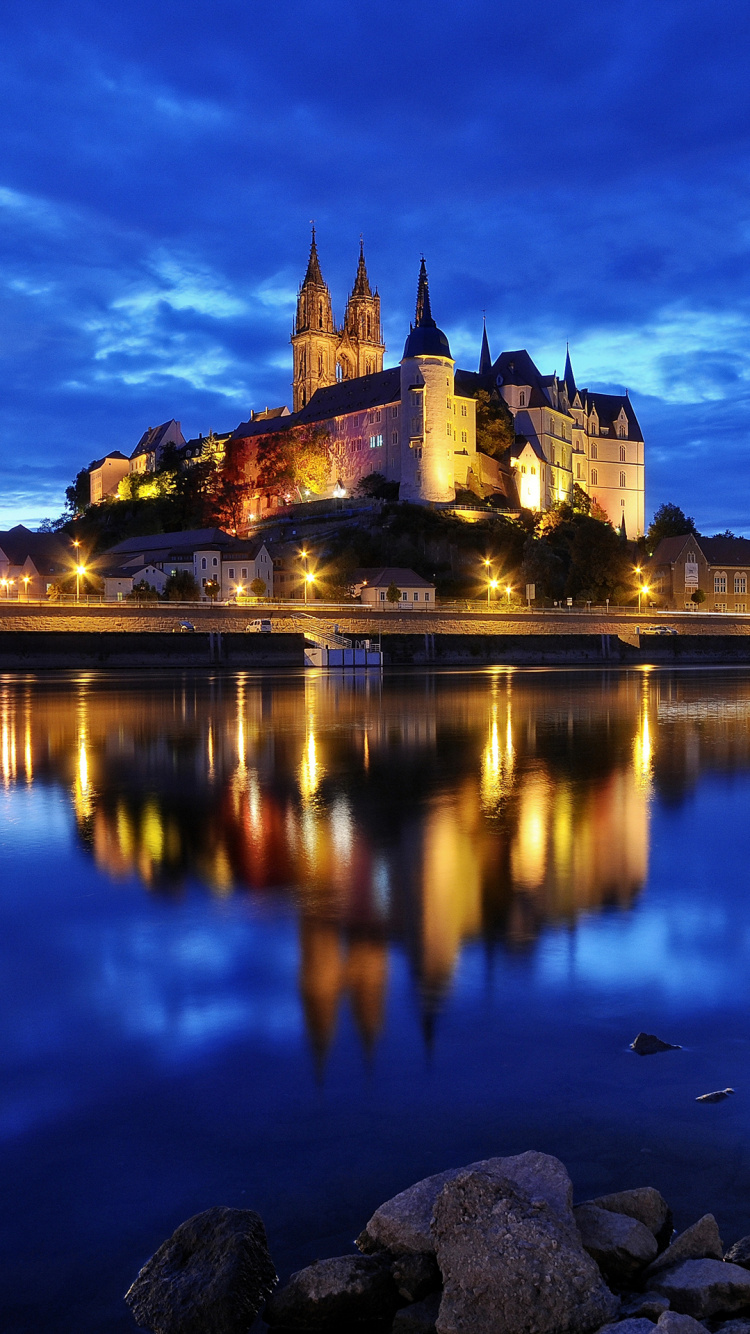 Reflexion, Sehenswürdigkeit, Tourismus, Mathematik, Cloud. Wallpaper in 750x1334 Resolution