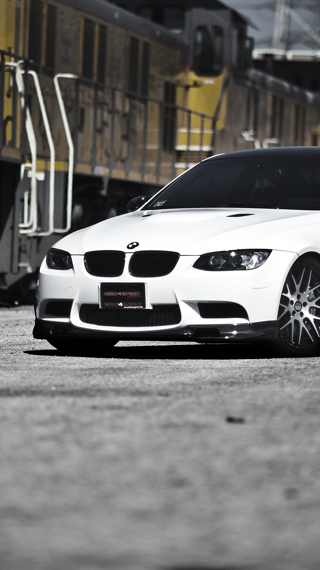 BMW M 3 Coupé Blanco en la Carretera Durante el Día. Wallpaper in 1080x1920 Resolution