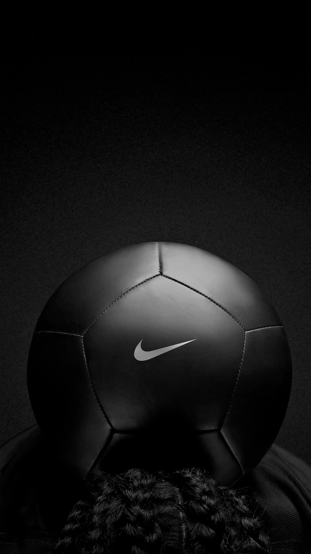 Photo en Niveaux de Gris D'un Ballon de Football. Wallpaper in 1080x1920 Resolution