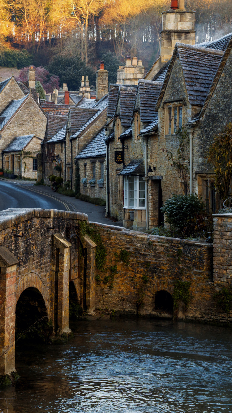 Pont de Briques Brunes Au-dessus de la Rivière. Wallpaper in 750x1334 Resolution