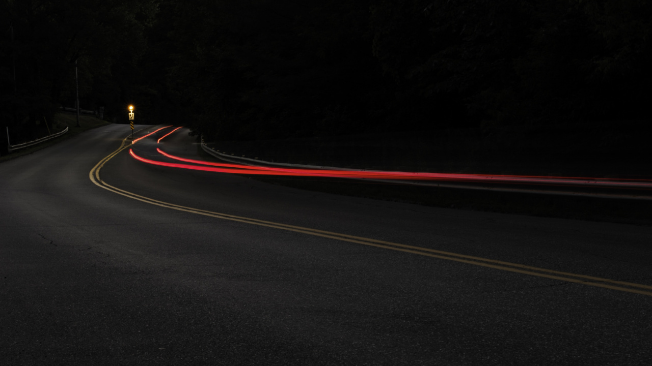Fotografía de Lapso de Tiempo de la Carretera Durante la Noche.. Wallpaper in 1280x720 Resolution