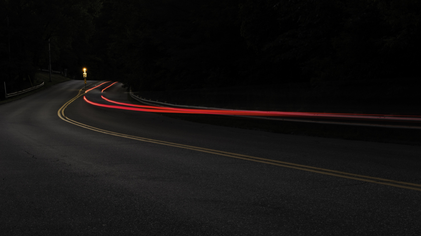 Fotografía de Lapso de Tiempo de la Carretera Durante la Noche.. Wallpaper in 1366x768 Resolution