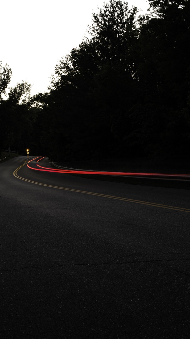 Fotografía de Lapso de Tiempo de la Carretera Durante la Noche.. Wallpaper in 720x1280 Resolution