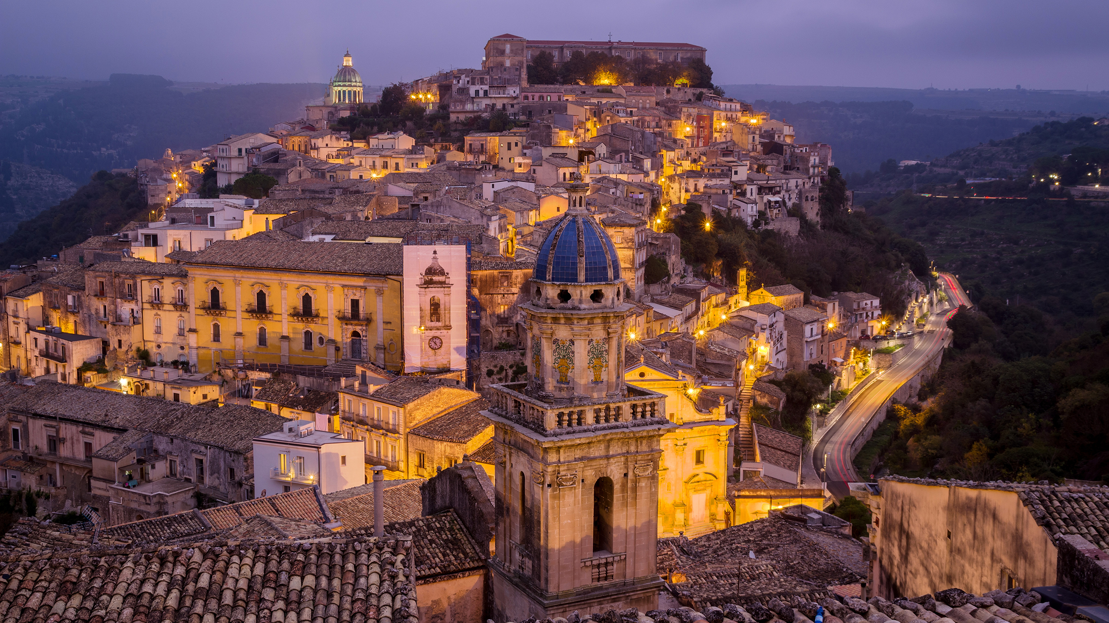 Brown and White Concrete Building. Wallpaper in 3840x2160 Resolution