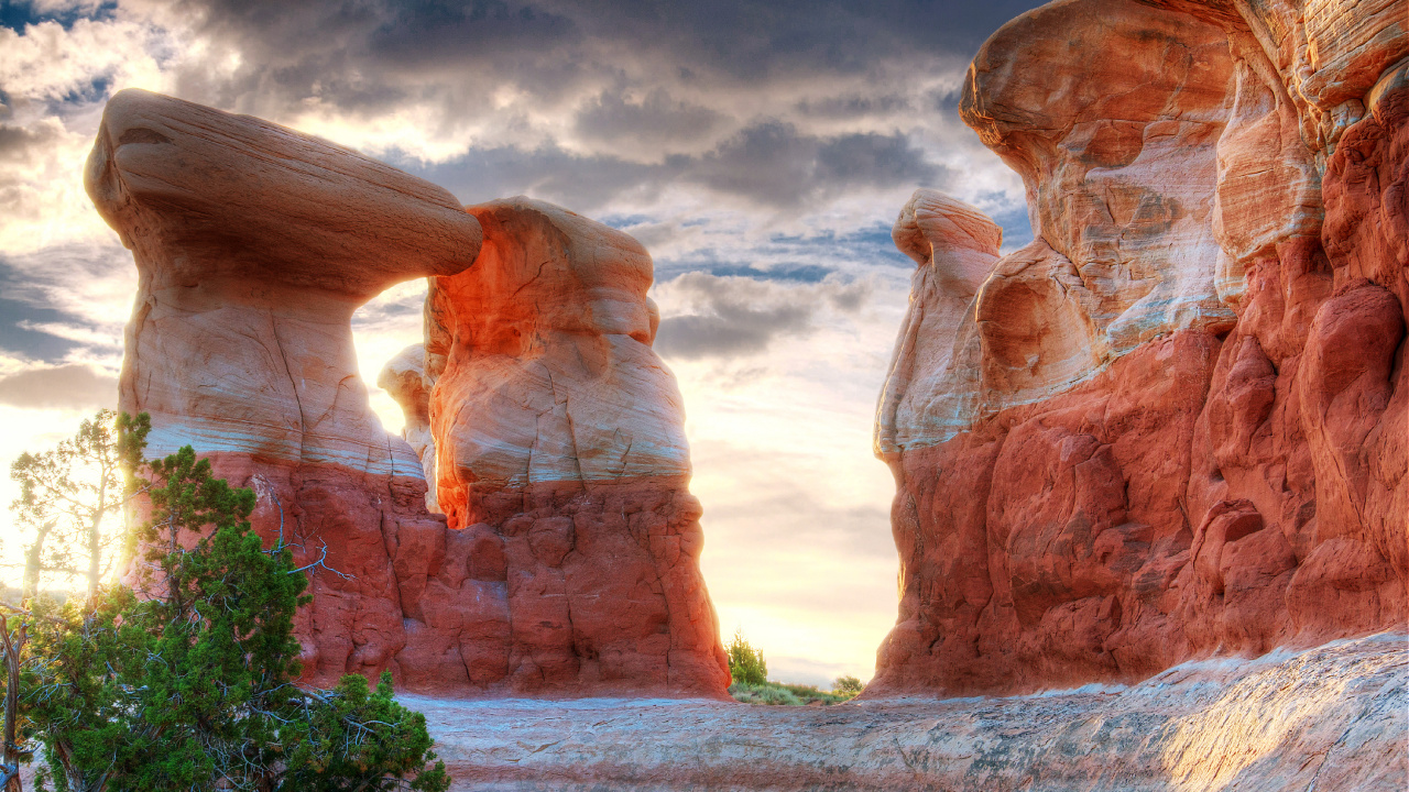 Brown Rock Formation Under Cloudy Sky During Daytime. Wallpaper in 1280x720 Resolution